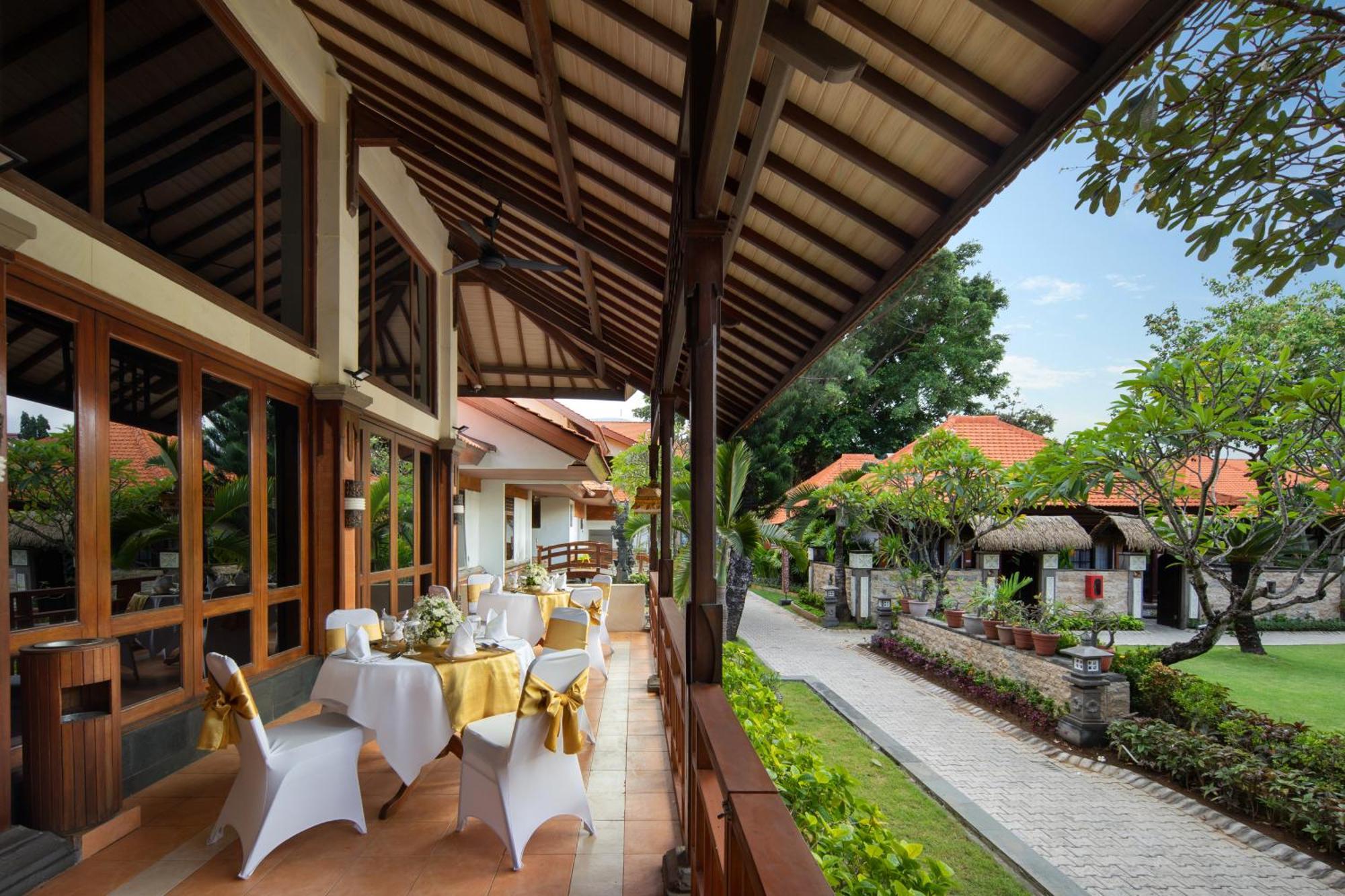 Grand Istana Rama Hotel Kuta  Exterior photo
