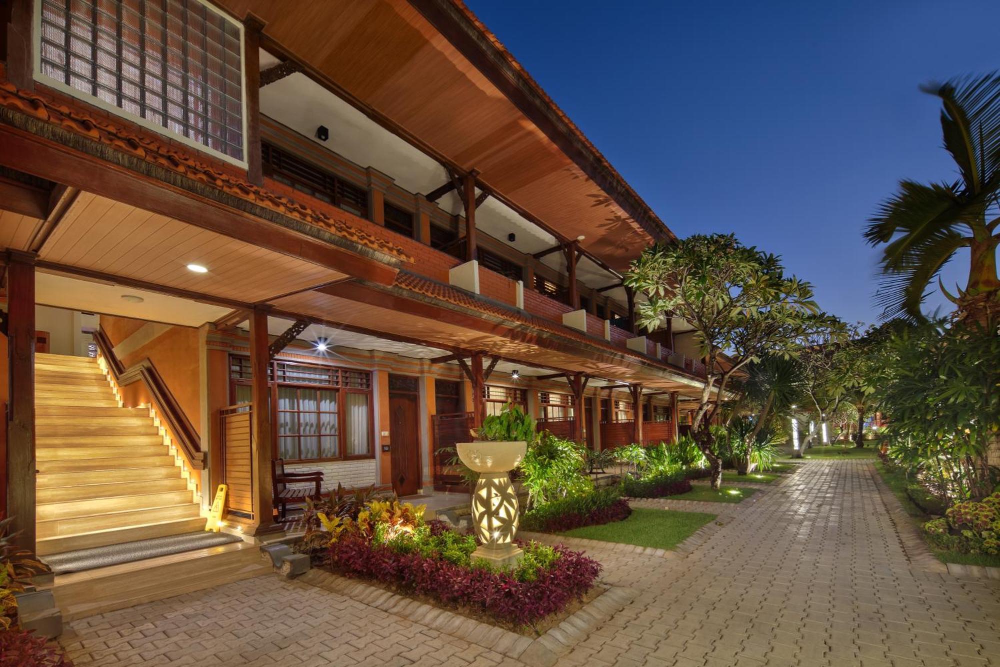 Grand Istana Rama Hotel Kuta  Exterior photo